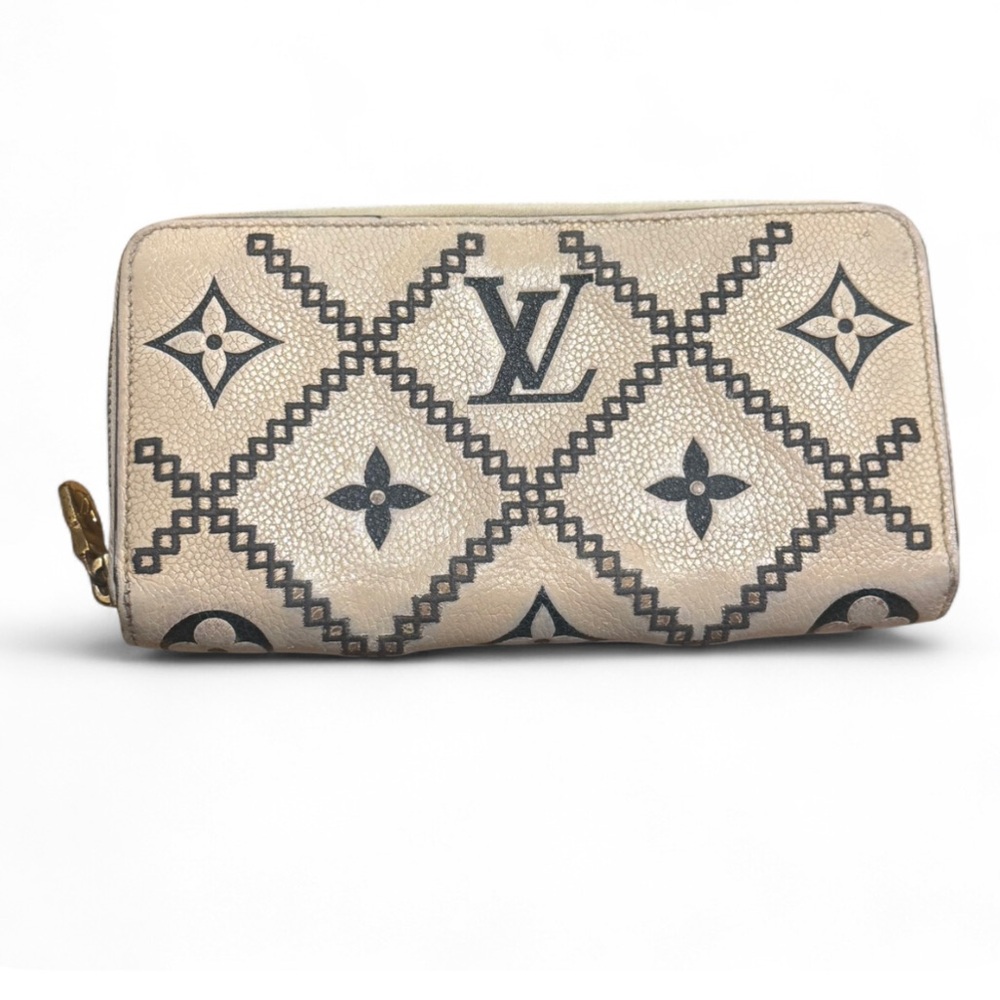 Louis Vuitton Beige Monogram Wallet - Picture 2 of 14